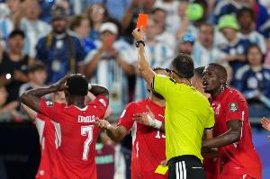 FIFA发言人：不认为VAR介入“身份误判”是失误 该决定恢复了公正